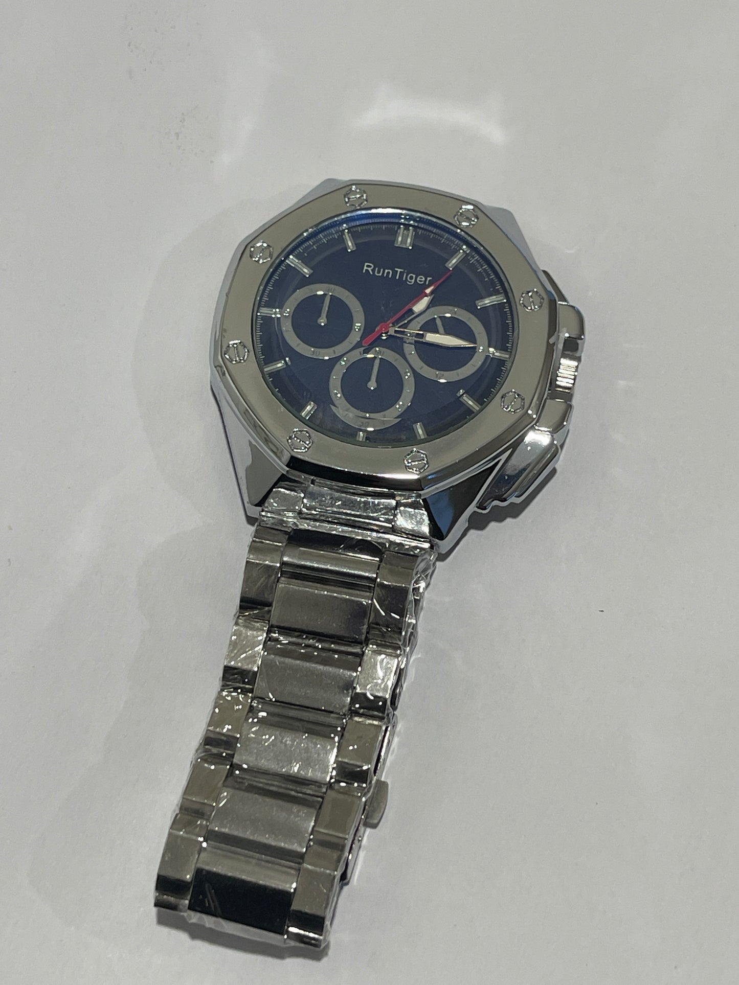 Men's Quartz Watch - Fashion Accessory